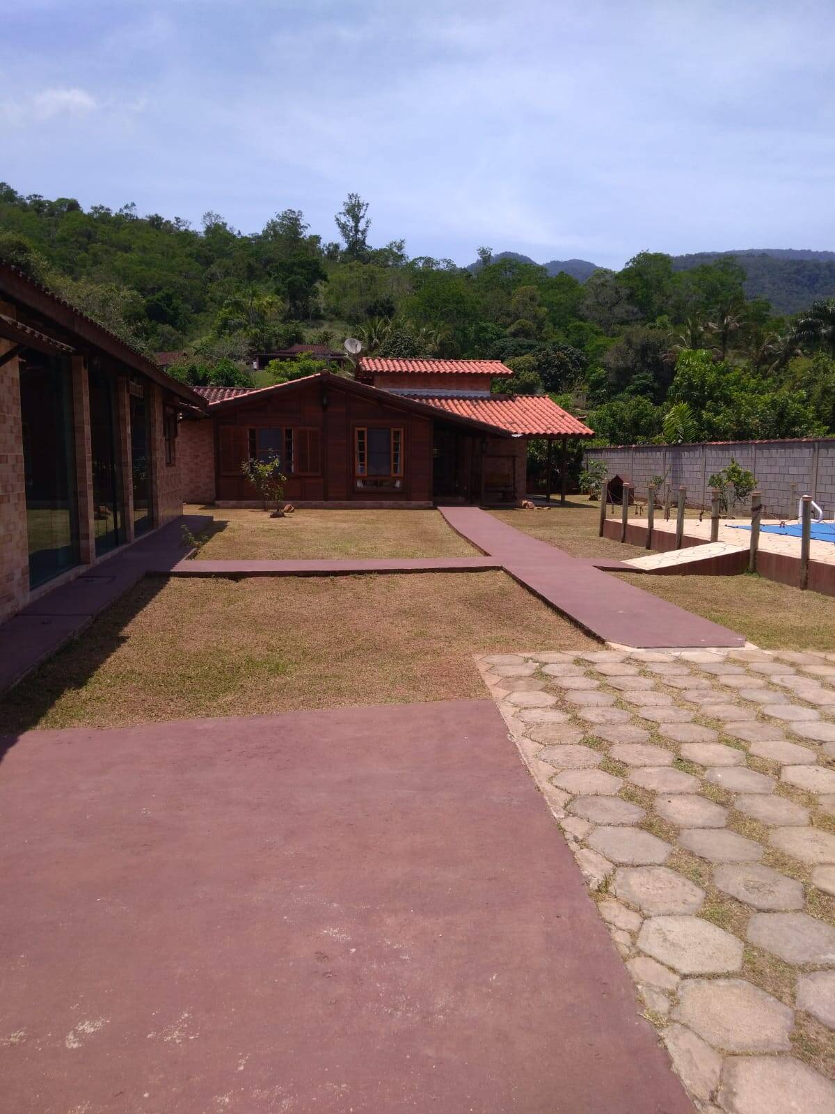 Fazenda à venda com 5 quartos, 1000m² - Foto 1