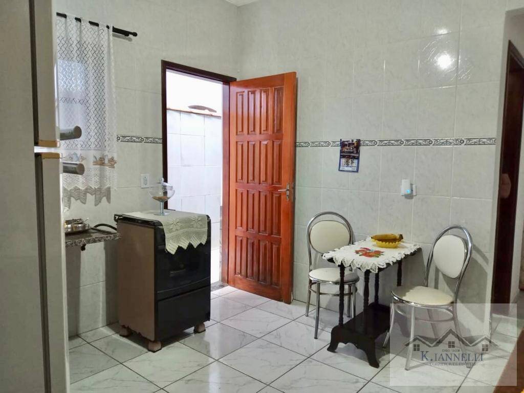 Casa à venda com 3 quartos, 90m² - Foto 13