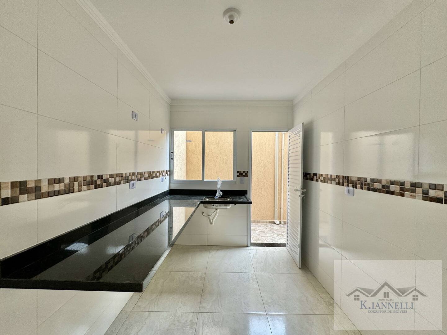 Casa à venda com 2 quartos, 50m² - Foto 4