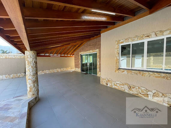 Casa à venda com 5 quartos, 261m² - Foto 2