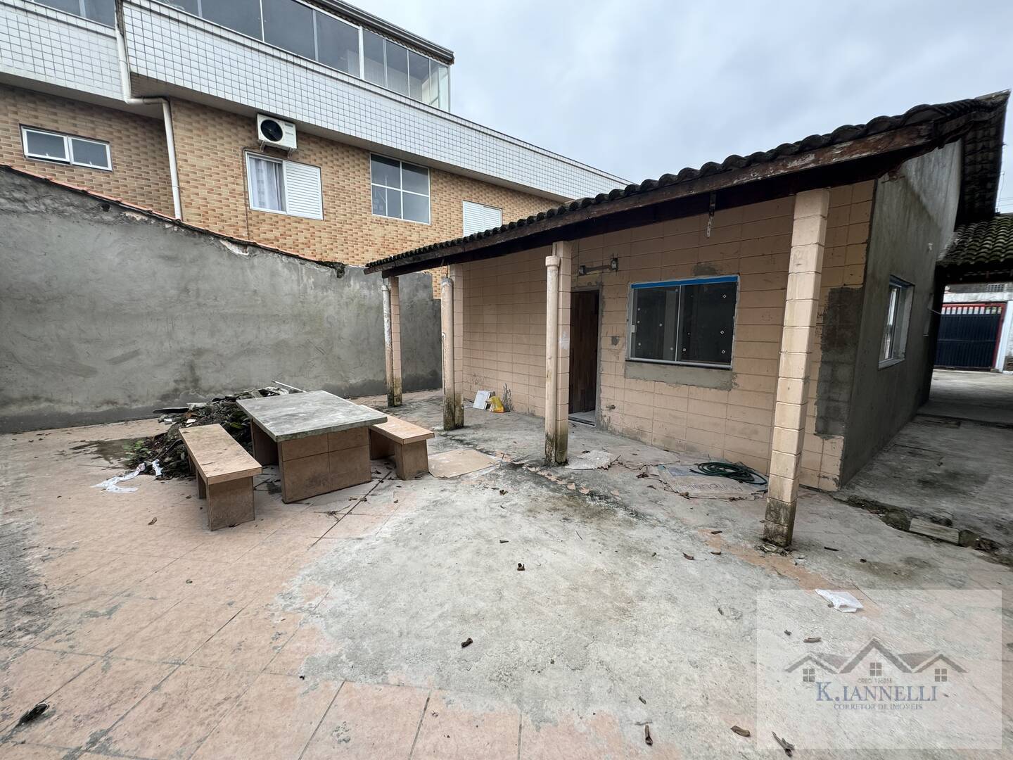 Casa à venda com 2 quartos, 100m² - Foto 2