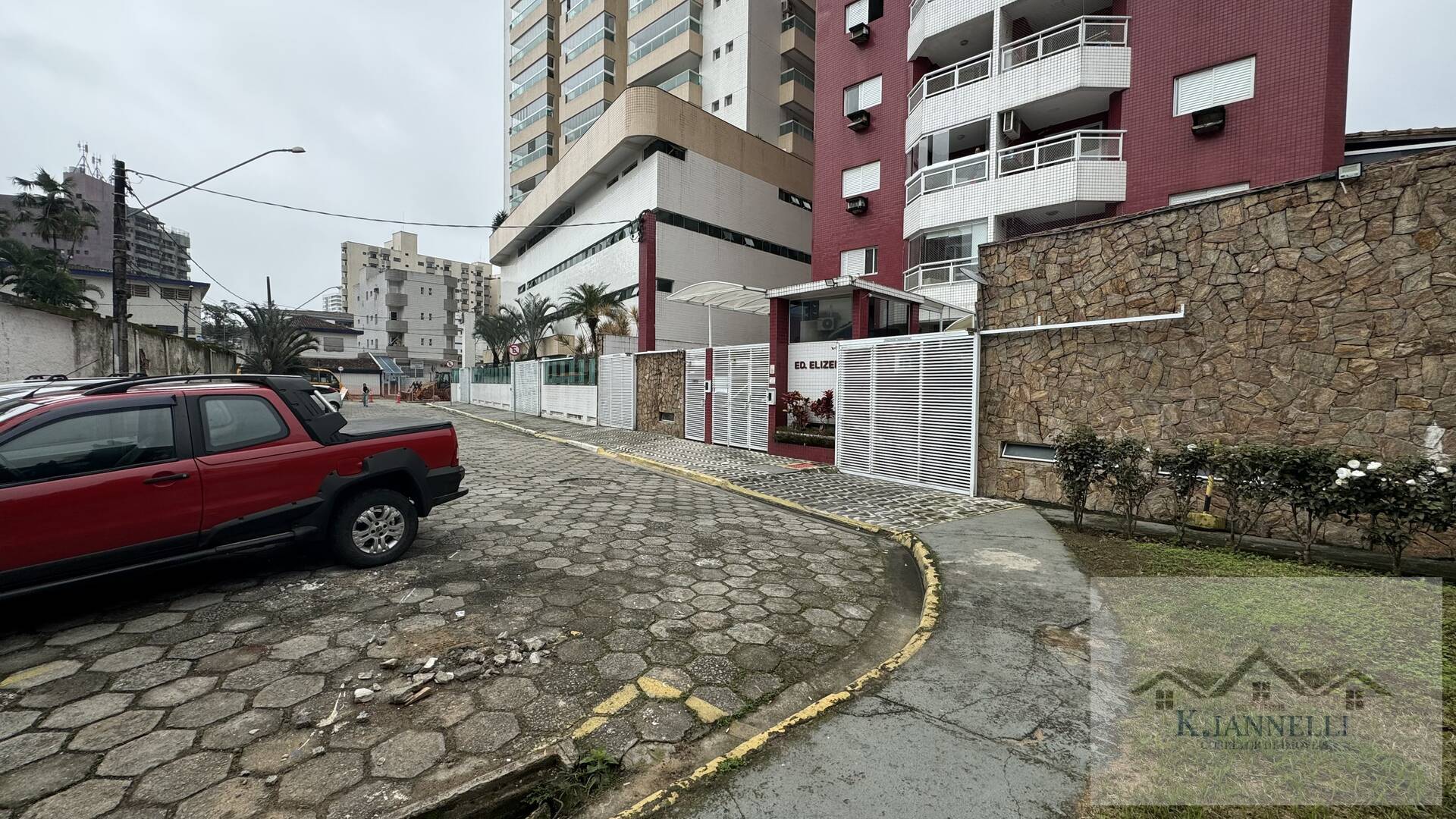 Apartamento à venda com 2 quartos, 67m² - Foto 2