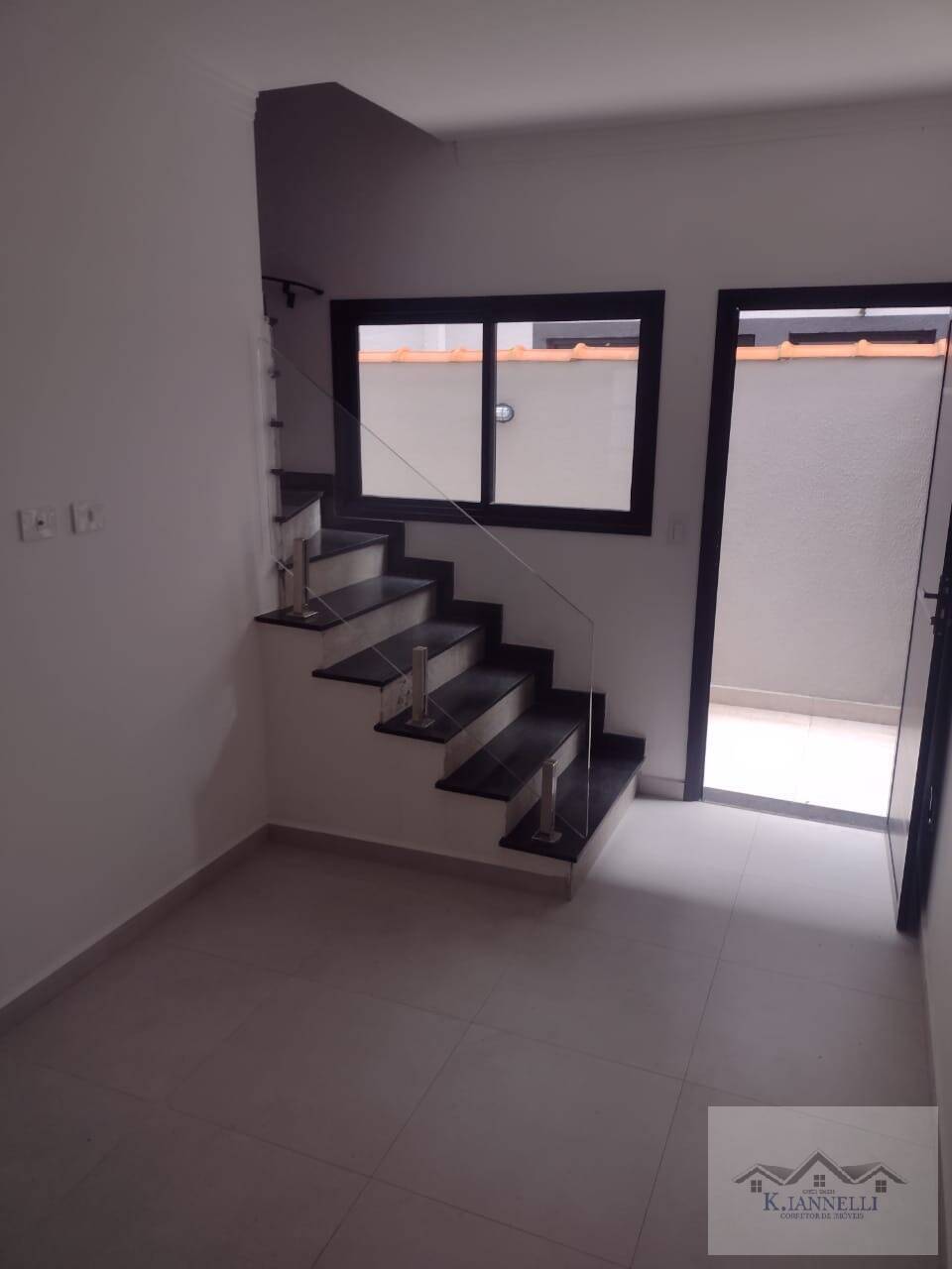 Casa à venda com 2 quartos, 90m² - Foto 1