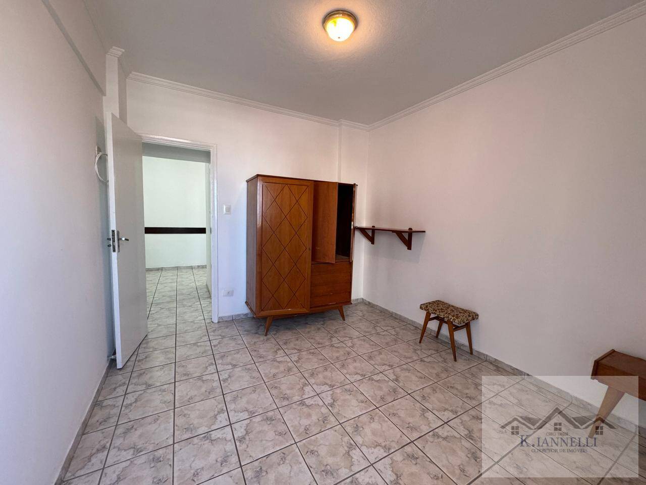 Apartamento à venda com 2 quartos, 70m² - Foto 2