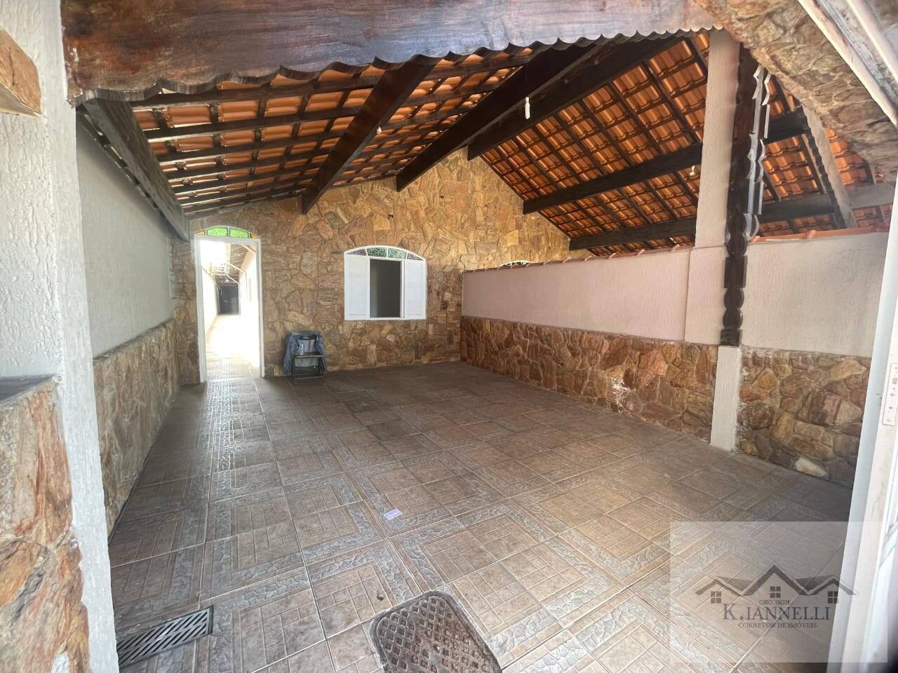 Casa à venda com 3 quartos, 172m² - Foto 1