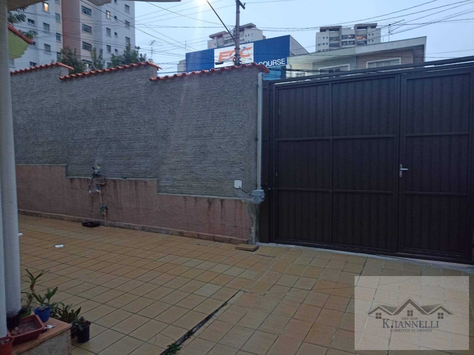 Casa à venda com 2 quartos, 440m² - Foto 2