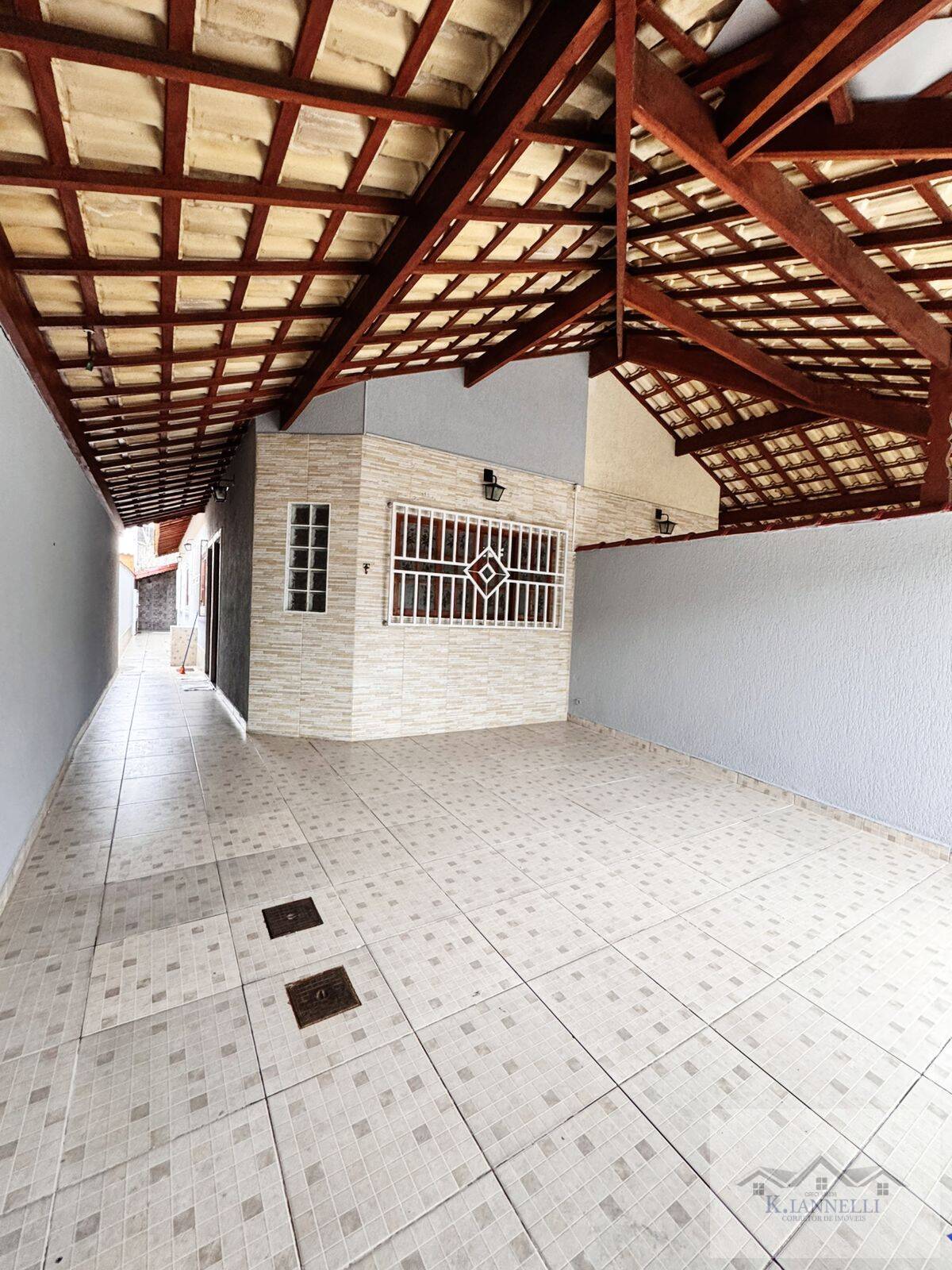 Casa à venda com 2 quartos, 90m² - Foto 1