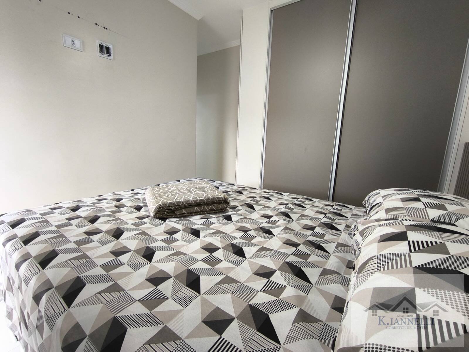 Apartamento à venda com 2 quartos, 75m² - Foto 13