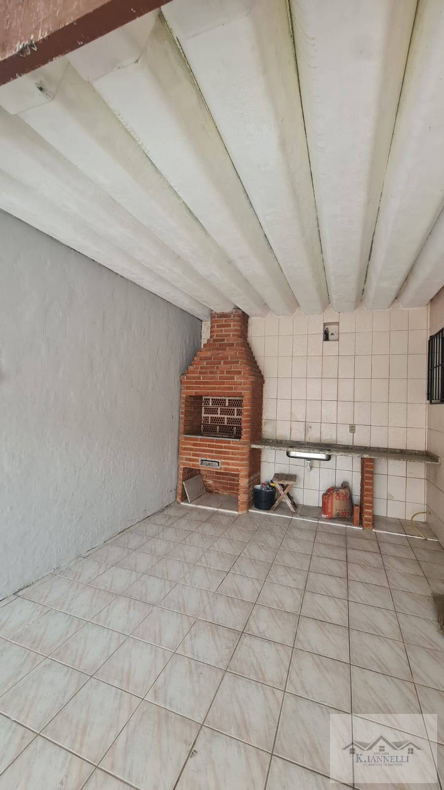 Casa à venda com 2 quartos, 70m² - Foto 1