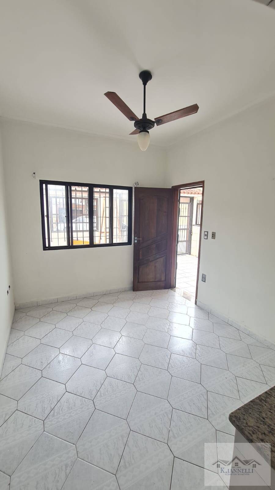 Casa à venda com 2 quartos, 70m² - Foto 2