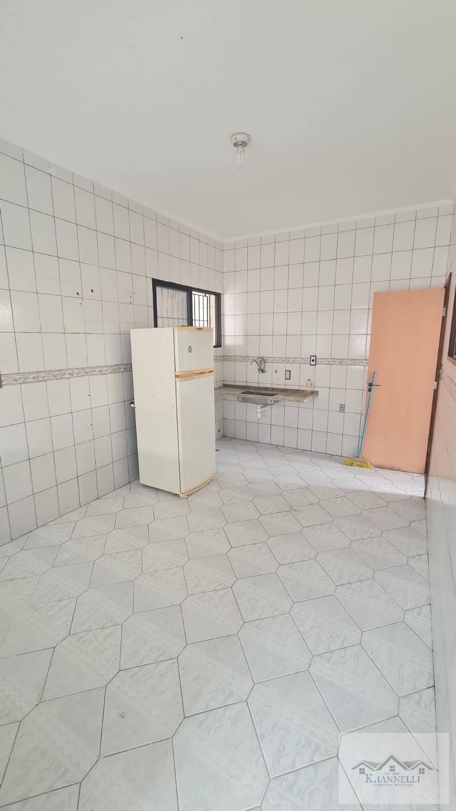 Casa à venda com 2 quartos, 70m² - Foto 6