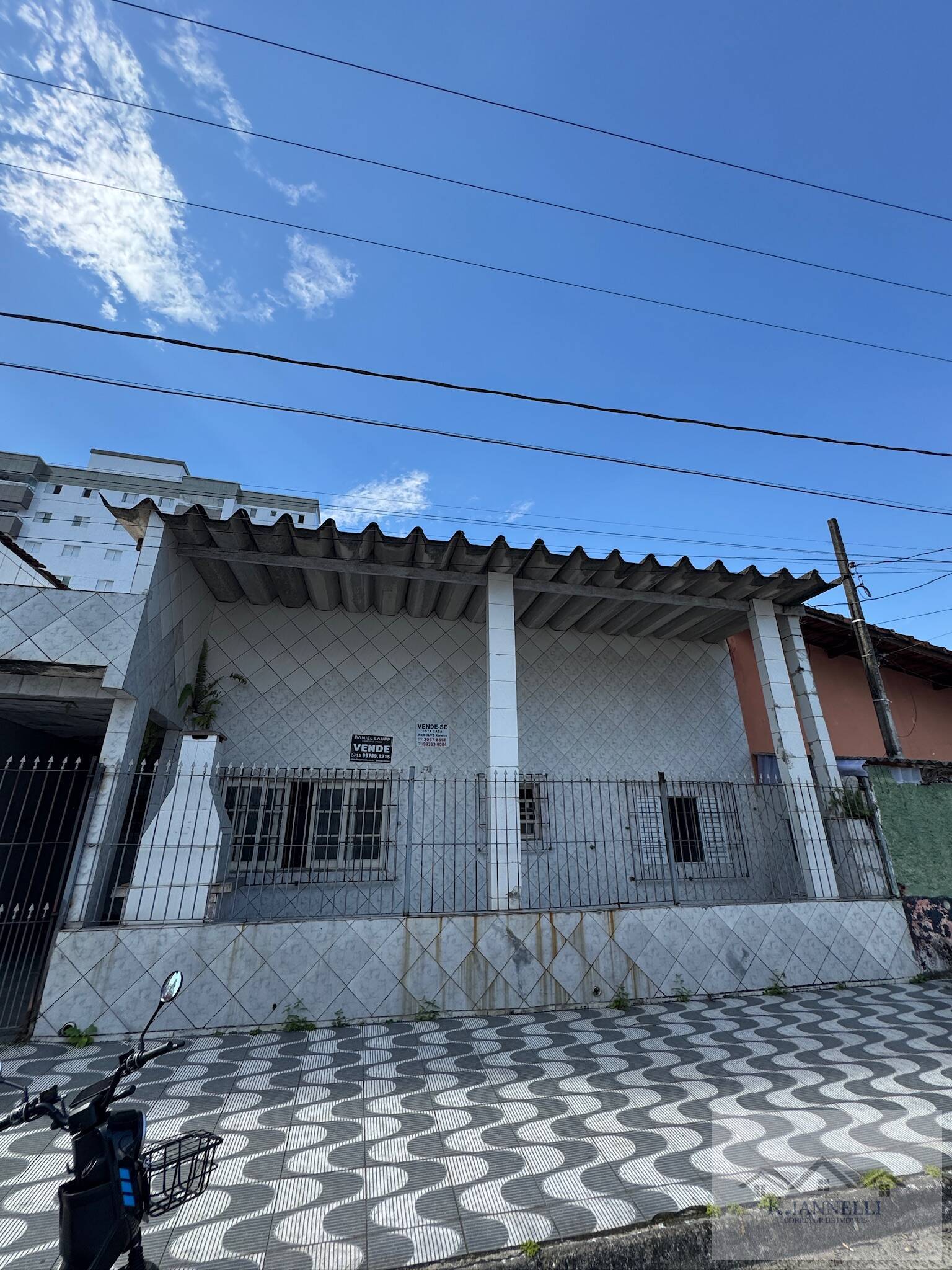 Casa à venda com 2 quartos, 100m² - Foto 1