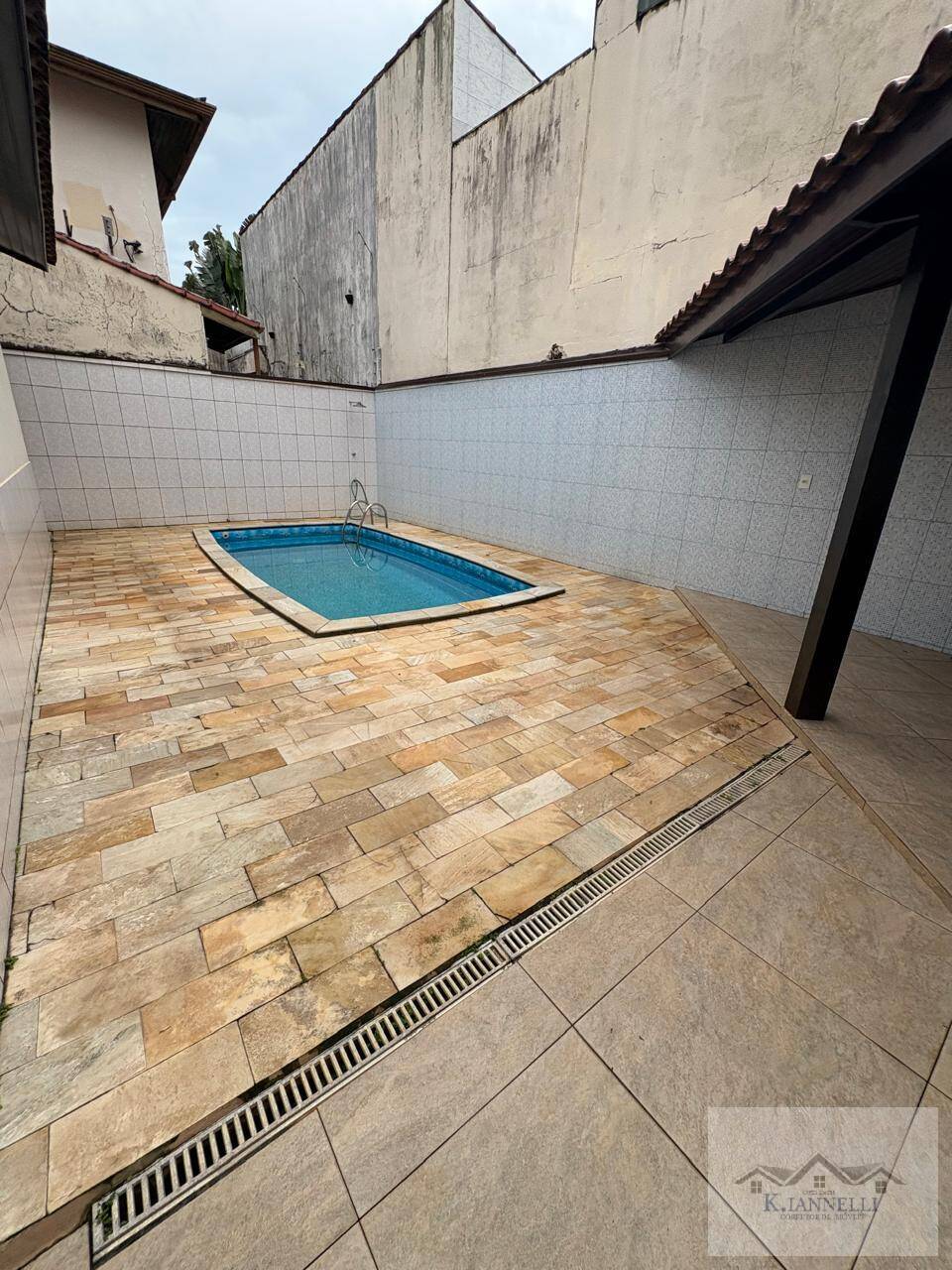 Casa à venda com 3 quartos, 120m² - Foto 2