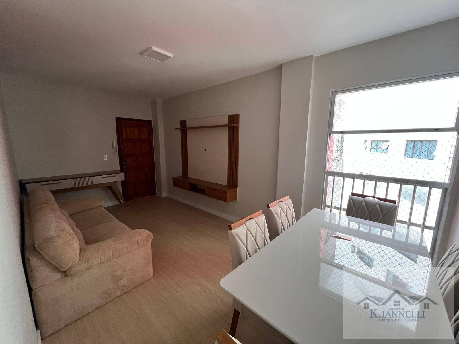 Apartamento à venda com 2 quartos, 61m² - Foto 4