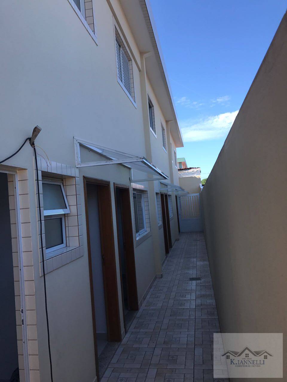 Casa à venda com 2 quartos, 67m² - Foto 2