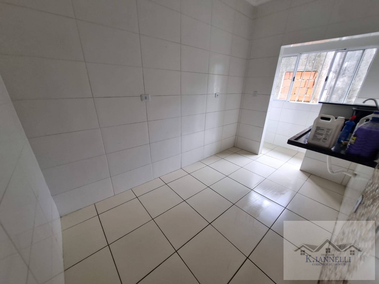 Casa à venda com 2 quartos, 54m² - Foto 4