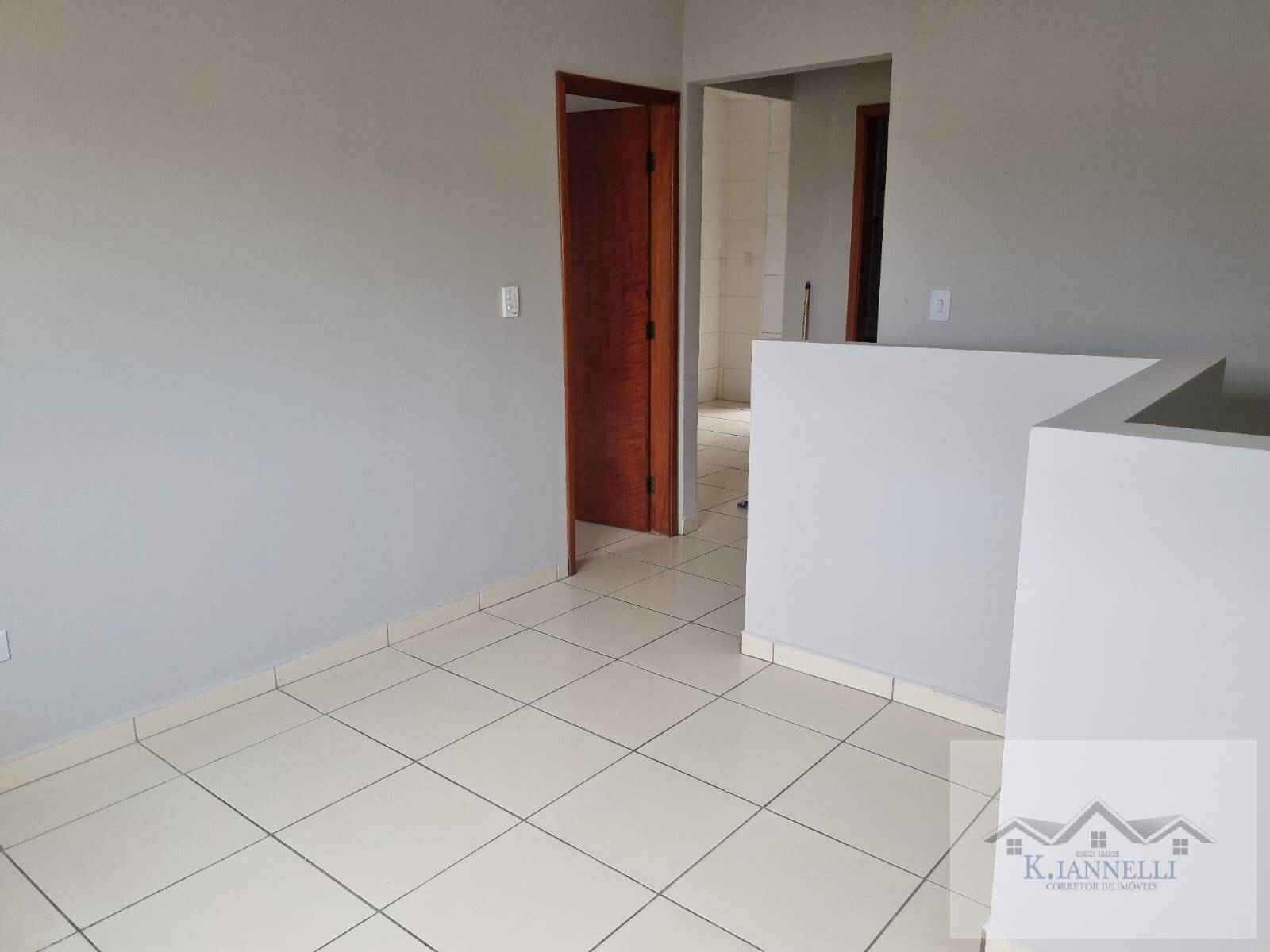 Casa à venda com 2 quartos, 54m² - Foto 1