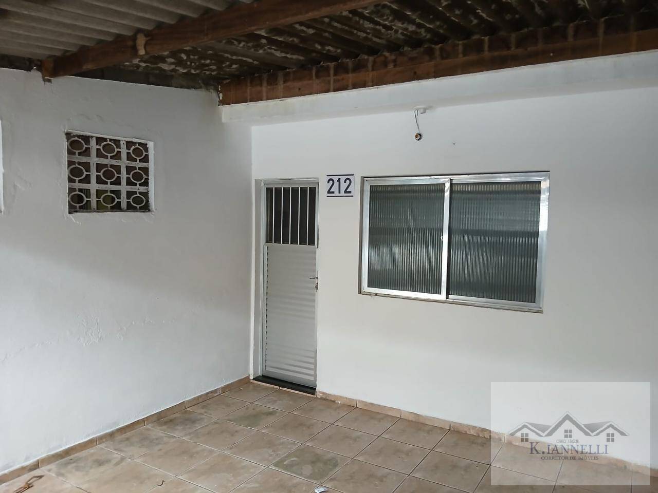 Casa à venda com 2 quartos, 60m² - Foto 1