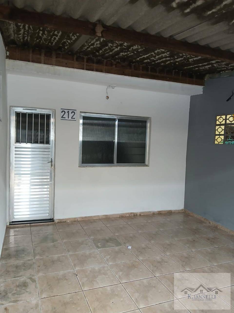 Casa à venda com 2 quartos, 60m² - Foto 2